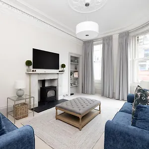 Apartment Stylish 3-bedroom Getaway, Edinburgh