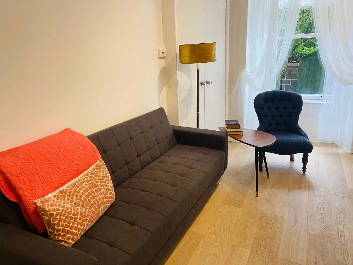 Ground Floor 1 Bedroom Flat In The City Centre Edinburgh