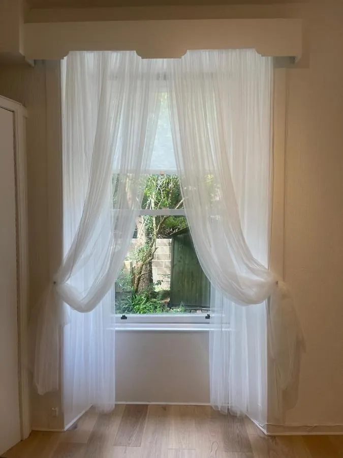 Ground Floor 1 Bedroom Flat In The City Centre Edinburgh 0*,